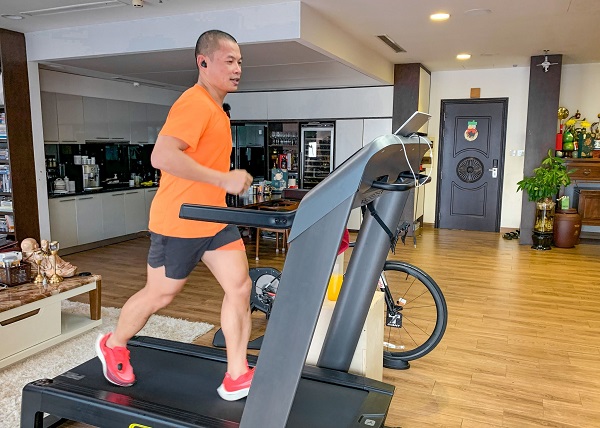 Luật sư Phạm Thành Long thực hiện 16,9 km chạy bộ liên tiếp đến 169 km đạp xe vượt qua giới hạn bản thân 